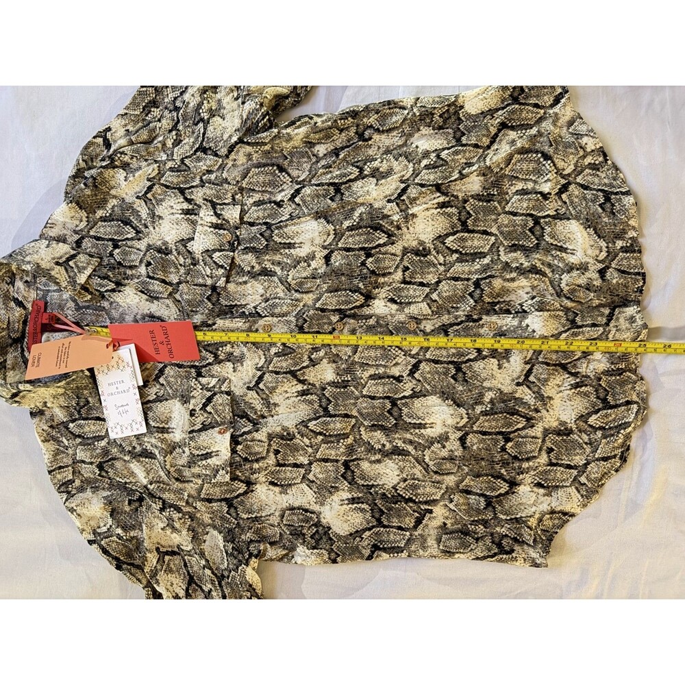 Hester & Orchard Women Snakeskin Print Button Front Blouse Top Long Sleeve NWT - Picture 3 of 10